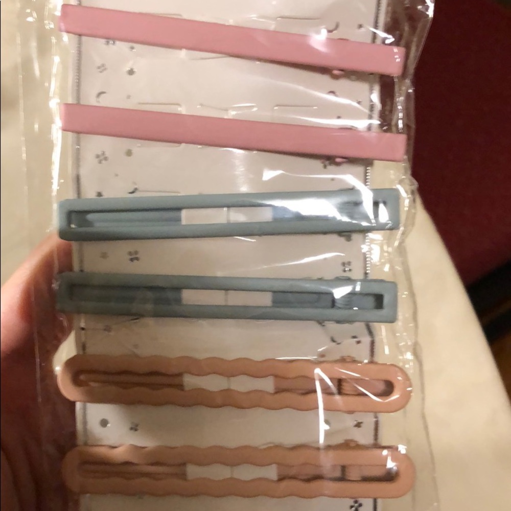Hair Clips Set - Picture 3 of 5